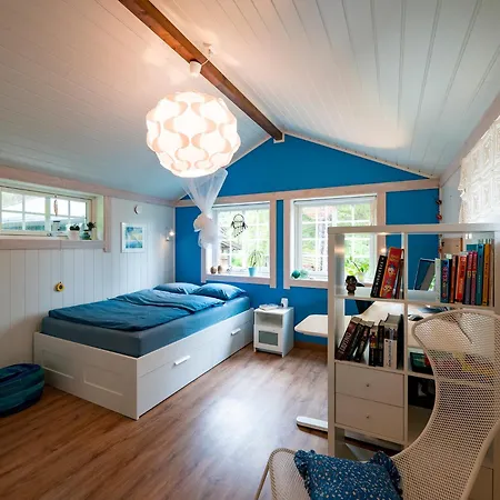 Cozy In Quiet And Beautiful Surroundings